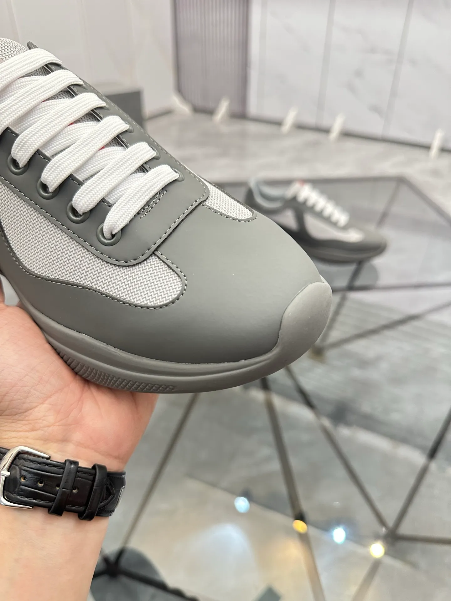 Men's shoes: 💰P360¥ Product trademark: Prada *"Prada*" low-top casual shoes Regular size: 35-47 (can be customized to 48) couple style Product materials: imported silk leather upper, breathable lining, original outsole. Number: 943